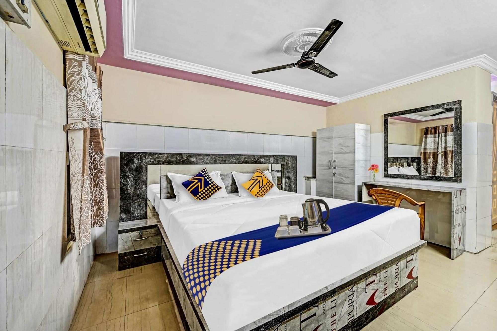 Spot On Svr Grand Hotel Vijayawada Bagian luar foto