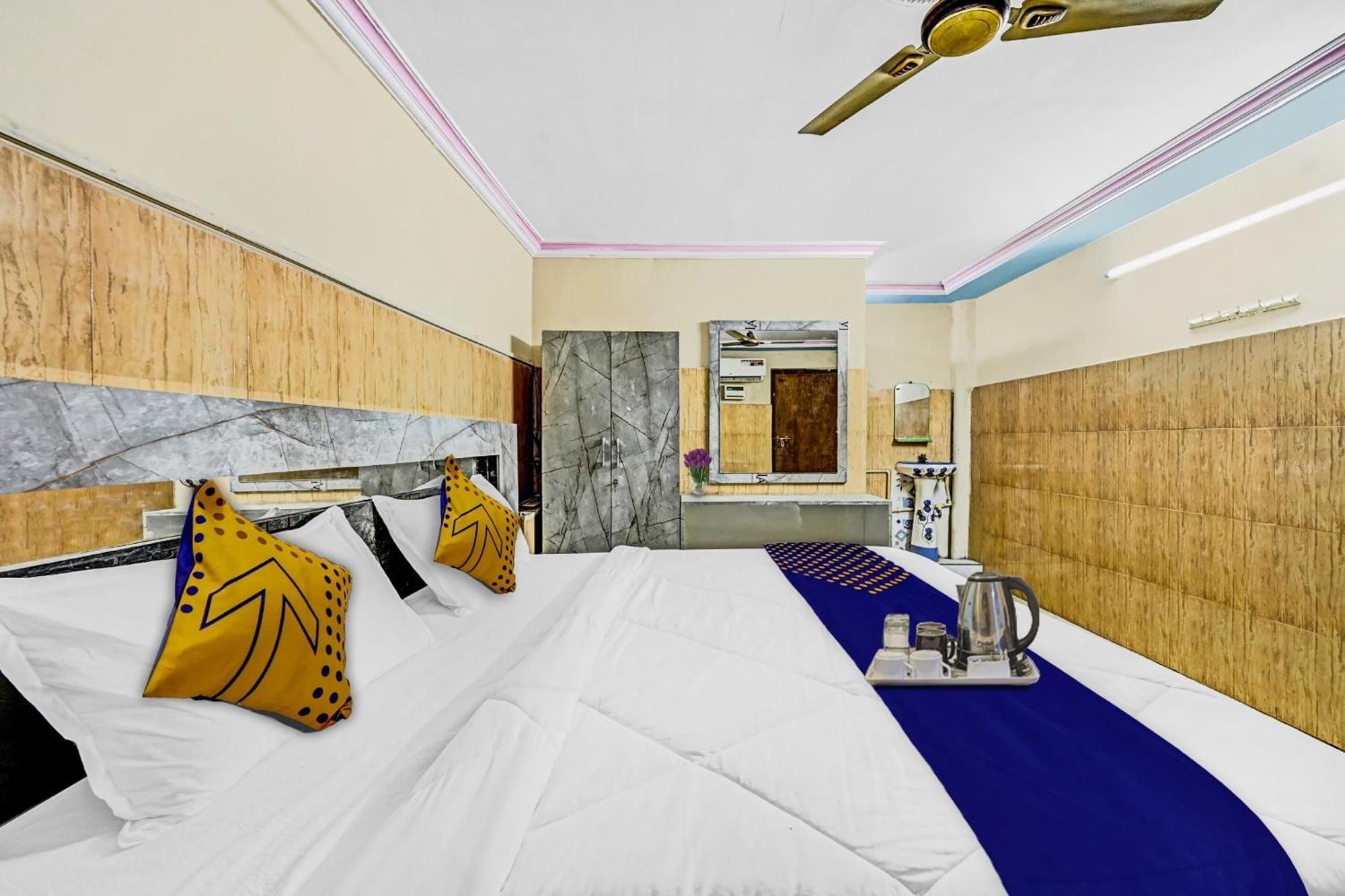 Spot On Svr Grand Hotel Vijayawada Bagian luar foto