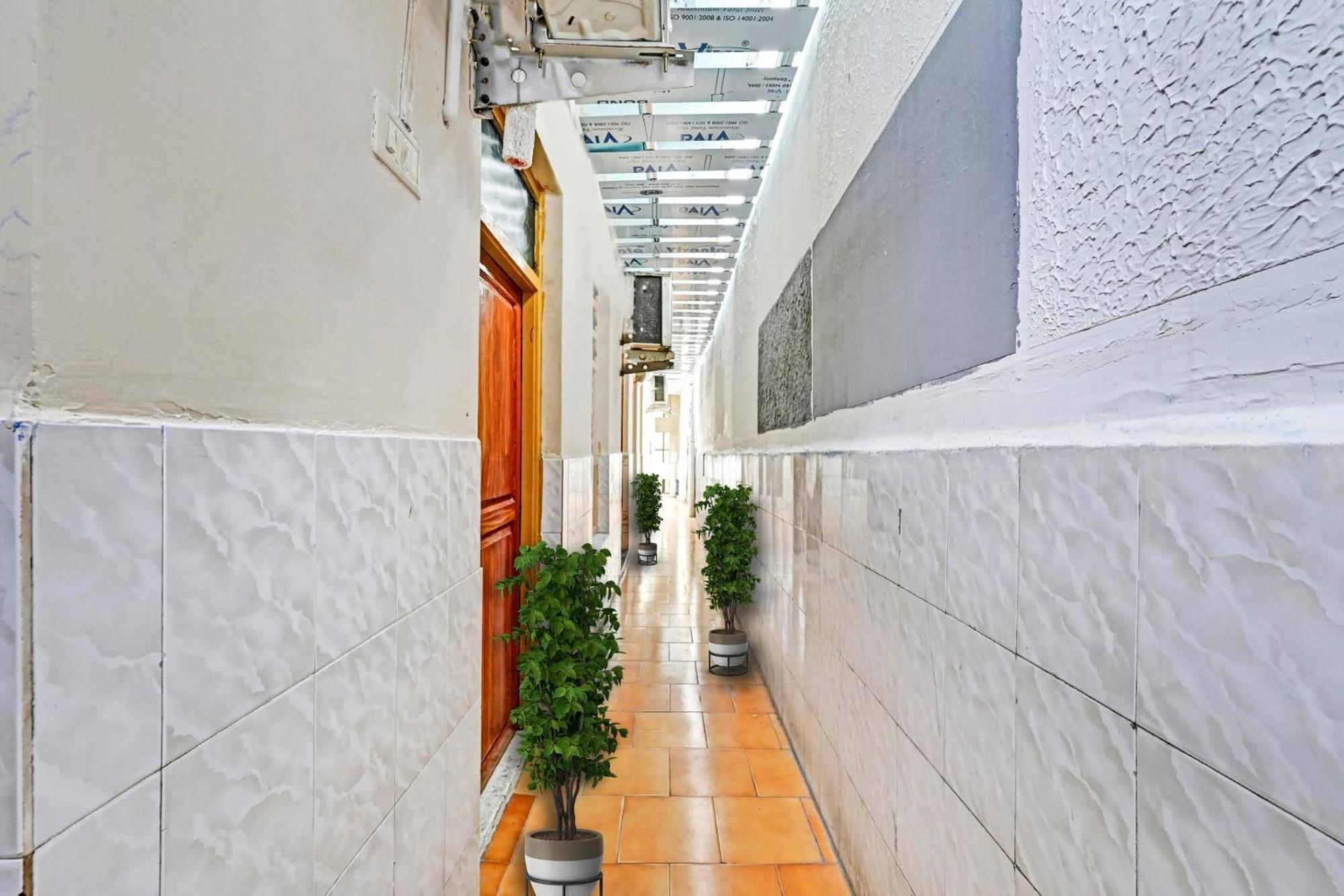 Spot On Svr Grand Hotel Vijayawada Bagian luar foto