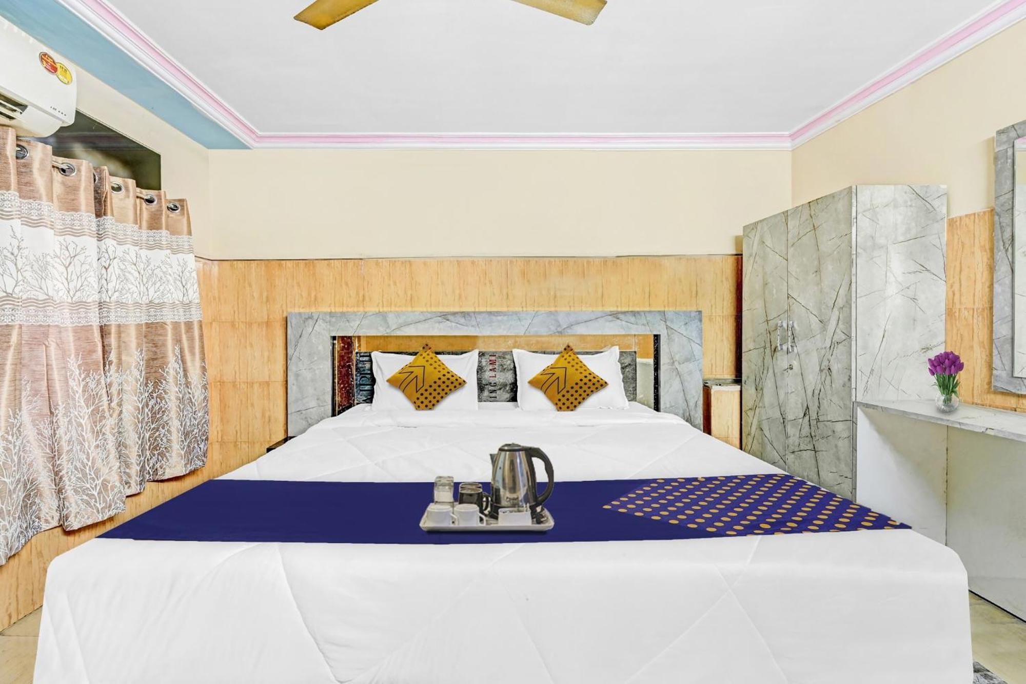 Spot On Svr Grand Hotel Vijayawada Bagian luar foto